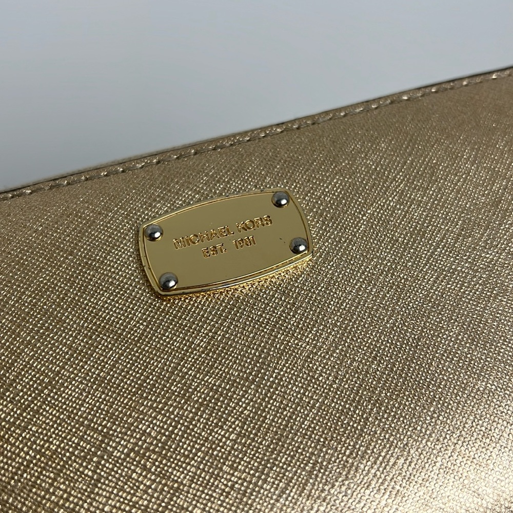 Michael Kors Wallet - Picture 5 of 17